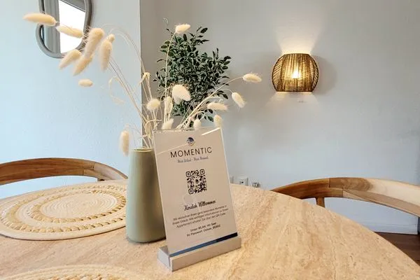 Modernes Appartement mit Momentic-Service  Gemütliche Ferienwohnung mit Meerblick und Terrasse - Nur 50 Meter zum Strand inkl. Parkplatz und Fahrradunterstellplatz