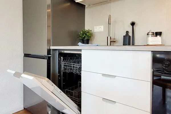 Voll ausgestattete Küche mit Spülmaschine  Gemütliche Ferienwohnung mit Meerblick und Terrasse - Nur 50 Meter zum Strand inkl. Parkplatz und Fahrradunterstellplatz