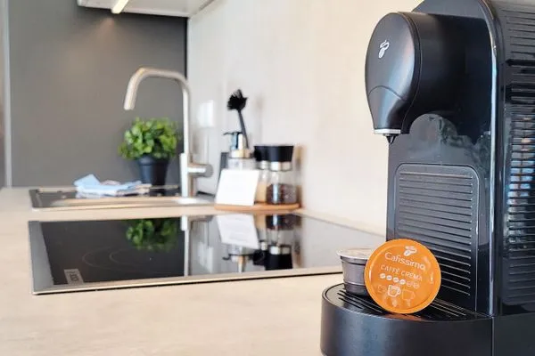 Hochwertige Küche - Perfekt für 2 Personen  Gemütliche Ferienwohnung mit Meerblick und Terrasse - Nur 50 Meter zum Strand inkl. Parkplatz und Fahrradunterstellplatz