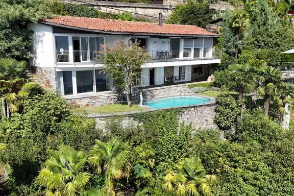 View of landmark  Villa Paradiso