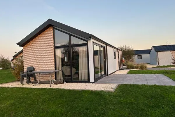  EuroParcs De IJssel Eilanden Chalet Reevemeer mit Steg IJE511