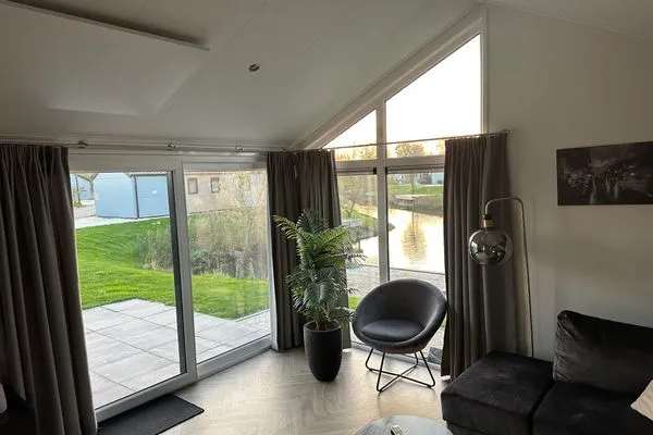  EuroParcs De IJssel Eilanden Chalet Reevemeer mit Steg IJE511