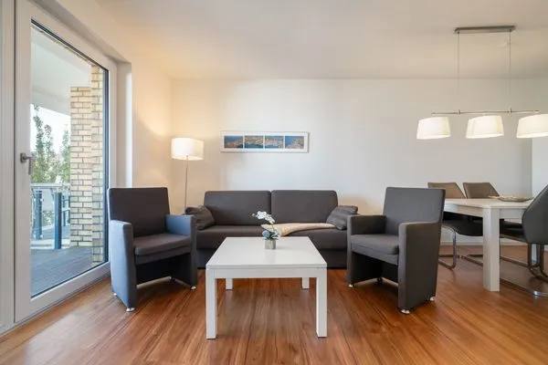 Ferienwohnung Hafenblick Waren (Müritz) – Modernes Apartment mit stilvollem Wohnbereich und Balkon  Hafenblick