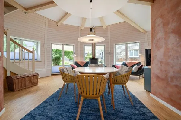 Ferienhaus Eos - Kugelhaus am Tollensesee - großzügiger Essbereich  Eos