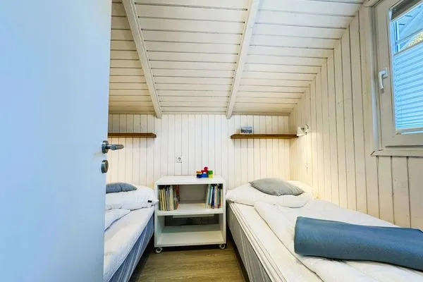 Schlafzimmer mit 2 Einzelbetten (90 x 200 cm)  Lille Hus