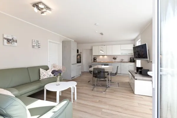 Girlitz Nest-intro  Girlitz Nest