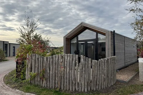  Enkhuizer Strand Chalet Meereszauber mit Zaun Nr. 304