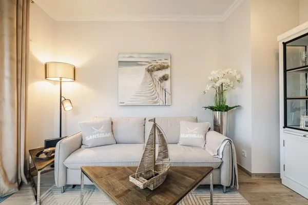 Wohnbereich mit Sofa Logierhaus Friedrich WE 2 - "Strandrose"