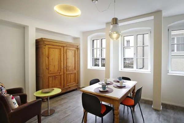 Multi-Fewo-Haus Zitronengässle 1 Ferienwohnung Mudita Lindau Insel - Wohnzimmer