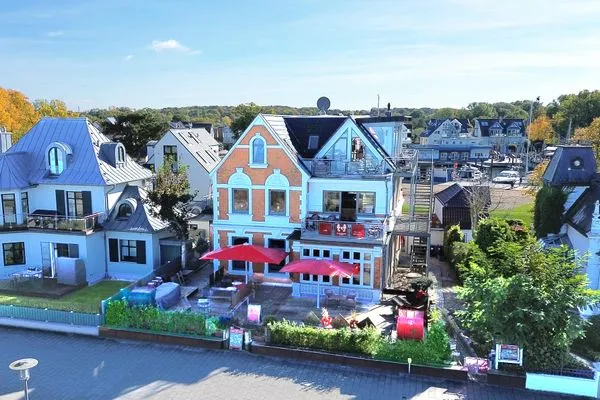Hauptansicht Strandvilla Beletage - exklusive Wohnung mit einzigartigem Meer - und Hafenblick
