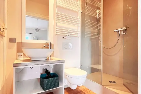 Badezimmer Strandvilla Beletage - exklusive Wohnung mit einzigartigem Meer - und Hafenblick