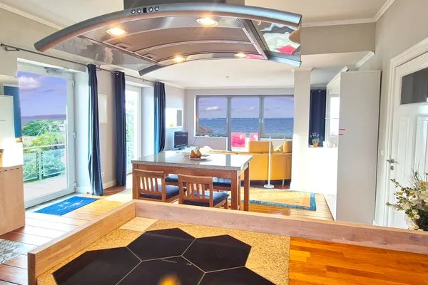 Wohnzimmer Strandvilla Beletage - exklusive Wohnung mit einzigartigem Meer - und Hafenblick