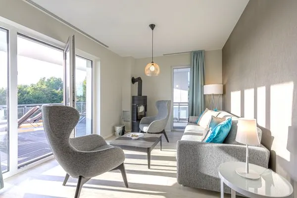 Ferienwohnung Strandblick Ostseebad Wustrow ZweiWasser Alte Seefahrtschule Wohnzimmer mit Kamin  Strandblick