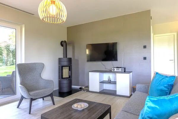 Ferienwohnung Strandflair Ostseebad Wustrow ZweiWasser Alte Seefahrtschule Gemütlicher Wohnbereich mit Kamin  Strandflair