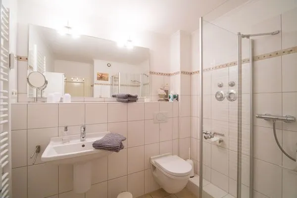 Badezimmer Haus Seeadler Ferienwohnung Dünenrose