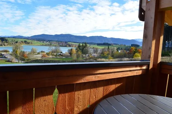 Blick vom Balkon auf den Lechsee  Holzar Chalet - Feriendorf Via Claudia Haus 72
