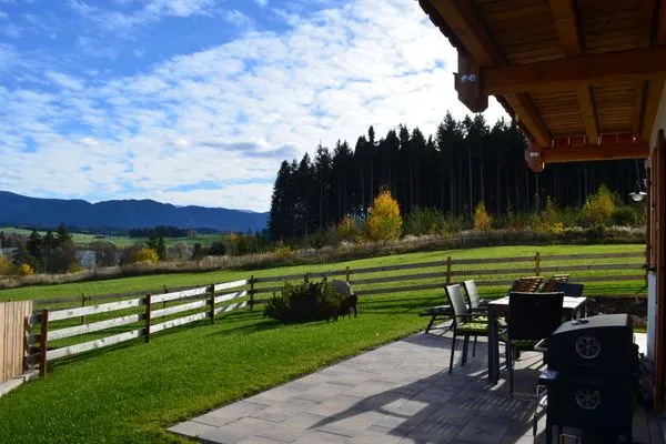 Terrasse mit Garten  Jägar Chalet - Feriendorf Via Claudia Haus 73
