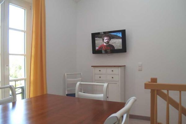 Essbereich mit zweitem TV