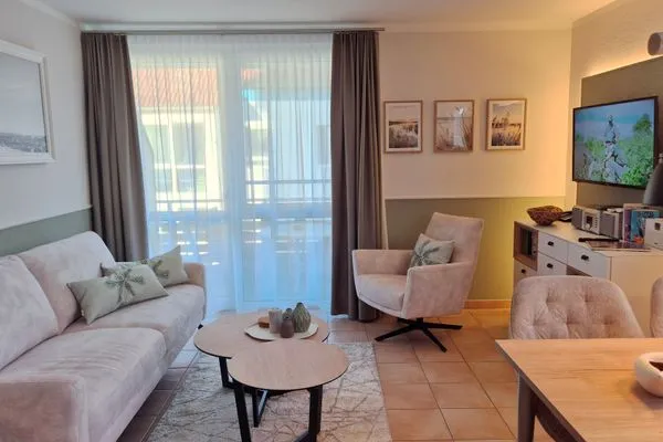 Wohnbereich mit Sofa und Sessel Residenz am Strand Wohnung 4-61