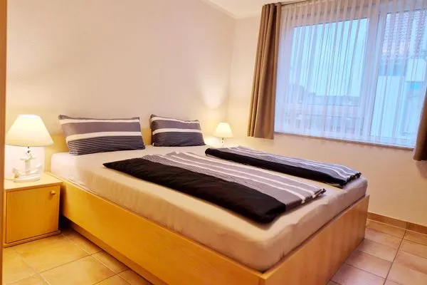Schlafzimmer mit Doppelbett Residenz am Strand Wohnung 4-61