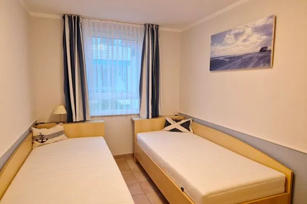 Schlafzimmer mit zwei Einzelbetten Residenz am Strand Wohnung 4-61