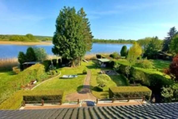   Ferienhaus direkt am See