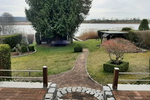   Ferienhaus direkt am See