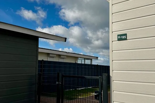  Breskens Chalet DuneView mit Zaun Haus Nr. H195