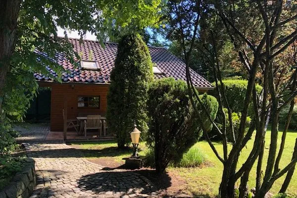   Blockhaus am Waldrand