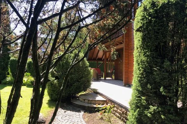   Blockhaus am Waldrand