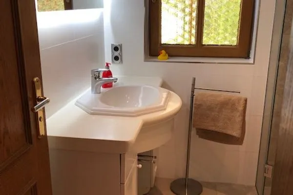   Blockhaus am Waldrand