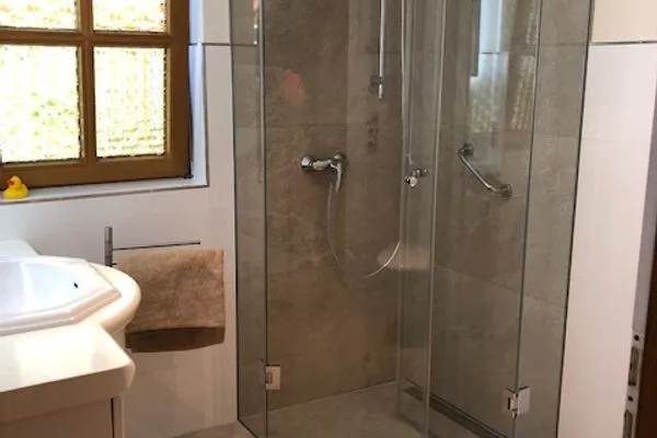   Blockhaus am Waldrand