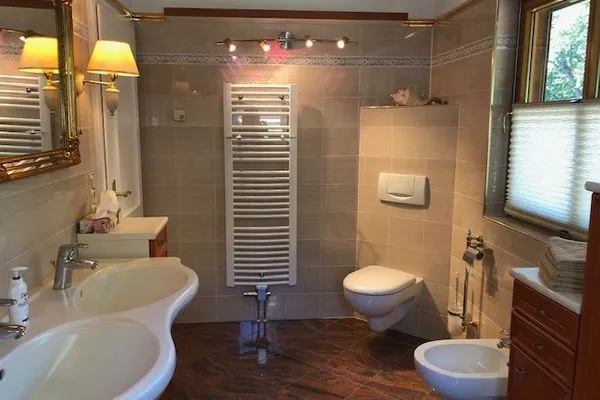   Blockhaus am Waldrand