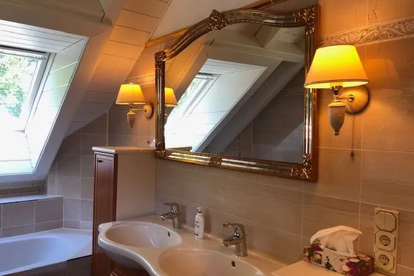   Blockhaus am Waldrand