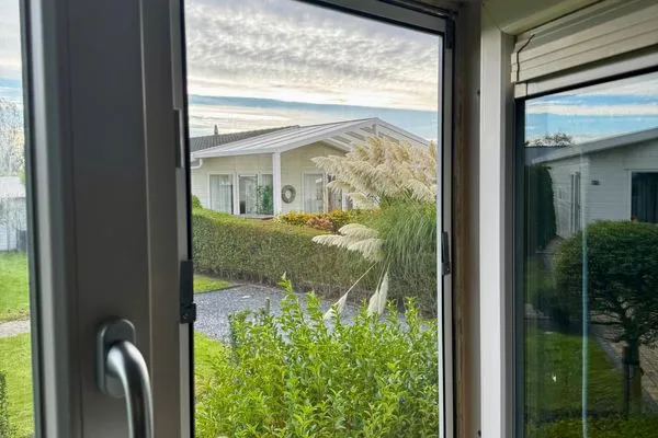  Breskens Chalet am Strandaufgang mit Zaun Haus Nr. B025