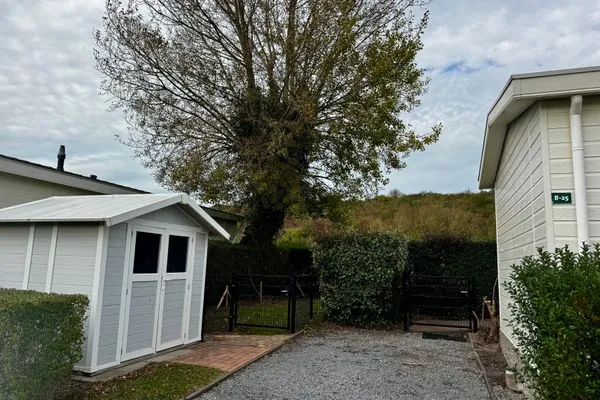 Breskens Chalet am Strandaufgang mit Zaun Haus Nr. B025