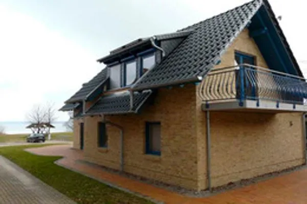   Ferienhaus direkt an See & Strand