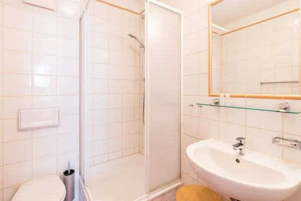 Komfortables Badezimmer für entspannende Momente.  Villa Bismarck Nr. 2