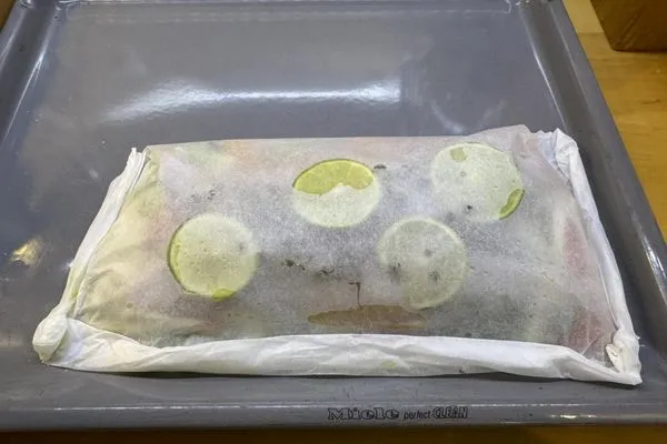 Zubereitung Rezept Schollenfilets im Backpapier