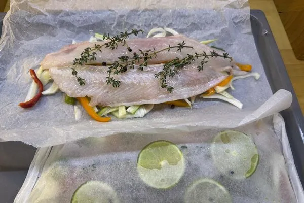Zubereitung Rezept Schollenfilets im Backpapier