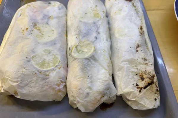 Zubereitung Rezept Schollenfilets im Backpapier