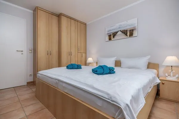 Schlafzimmer mit Doppelbett Residenz am Strand Wohnung 4-61