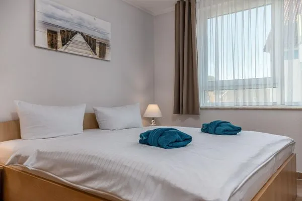 Schlafzimmer mit Doppelbett Residenz am Strand Wohnung 4-61