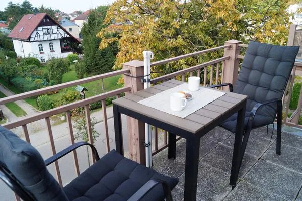 Entspannen Sie auf der schönen Terrasse mit Blick ins Grüne!  Villa Bismarck Nr. 5