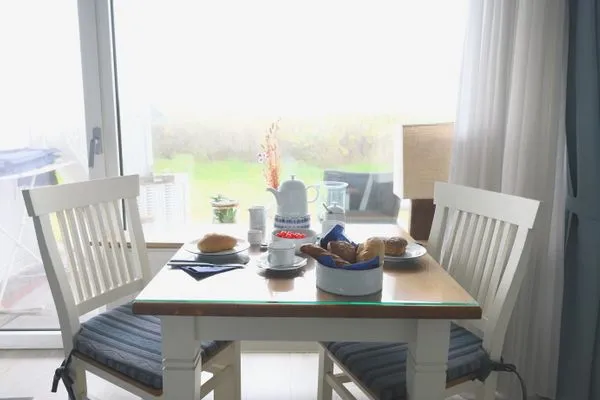 Wohnzimmer  Fernsicht 12C, EG