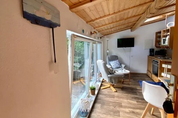   Ferienhaus mit Pool am See