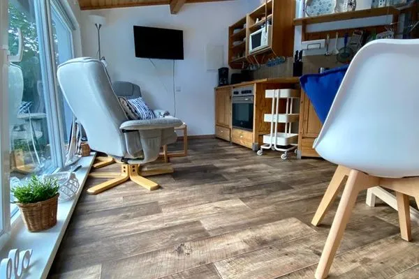   Ferienhaus mit Pool am See