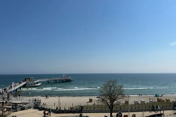Genießen Sie einen traumhaften Blick auf den Strand und die neue Seebrücke. Salt & Sand Haffkrug Salt & Sand Wohnung Sea