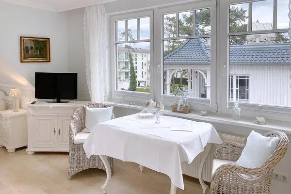 Wohnzimmer  Haus Anholt App. 38 - charmante kleine Suite mit Balkon & Teilmeerblick