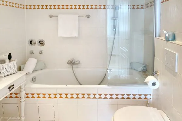 Badezimmer  Haus Anholt App. 38 - charmante kleine Suite mit Balkon & Teilmeerblick